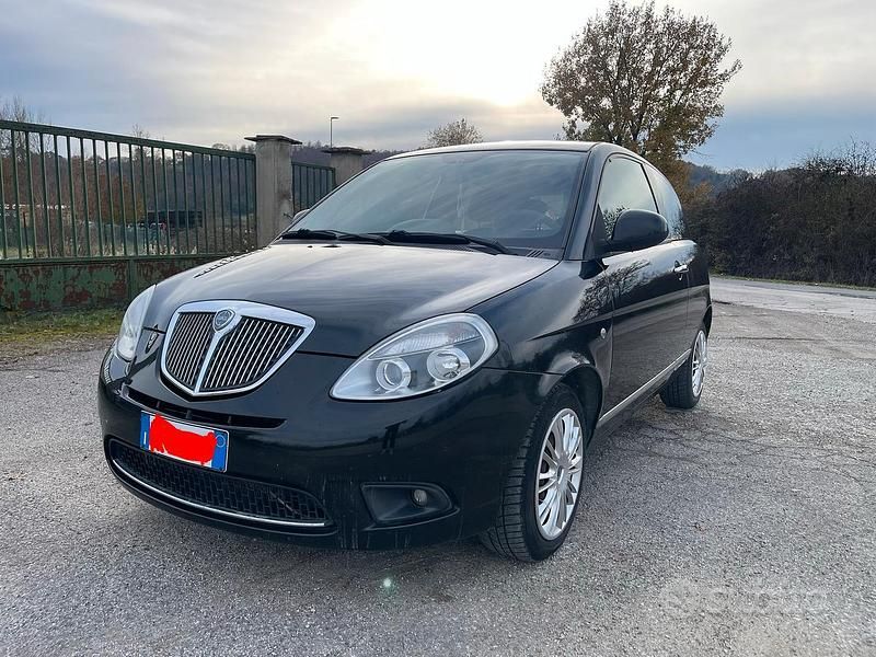 Nero Usata 2011 Lancia Ypsilon Due volumi | 1950 € - Immagine 1/4