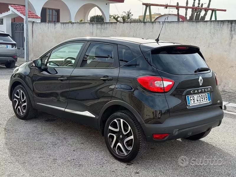 Usata Renault Captur 90 CV (66 kW) 2015 Nero SUV