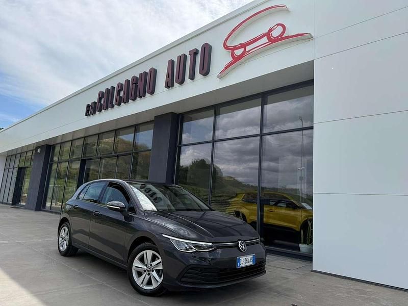 Usata VW Golf VIII Life 116 CV (85 kW) 2022 Grigio Berlina