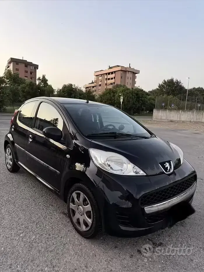 Usata Peugeot 107 68 CV (50 kW) 2009 Nero Utilitaria
