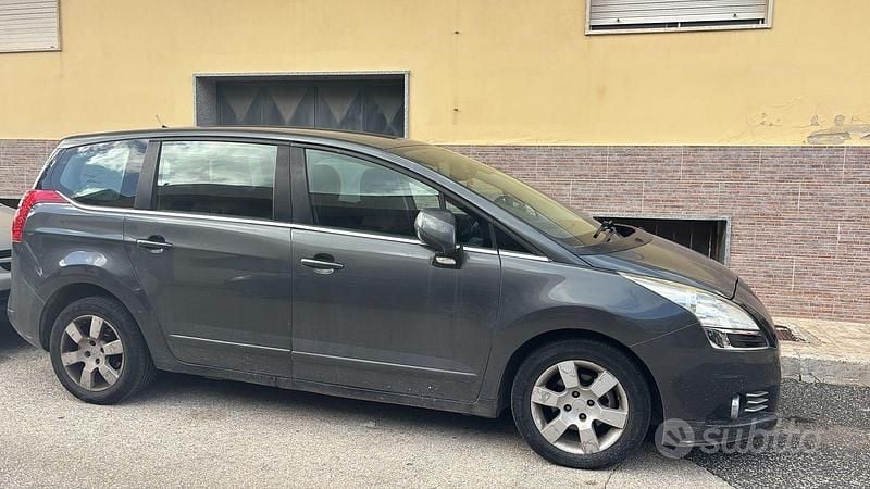 Usata Peugeot 5008 2011 Grigio Station wagon