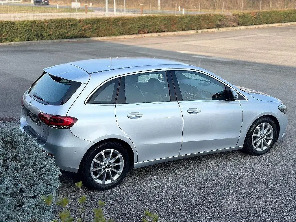 Usata Mercedes B180 116 CV (85 kW) 2020 Grigio Utilitaria