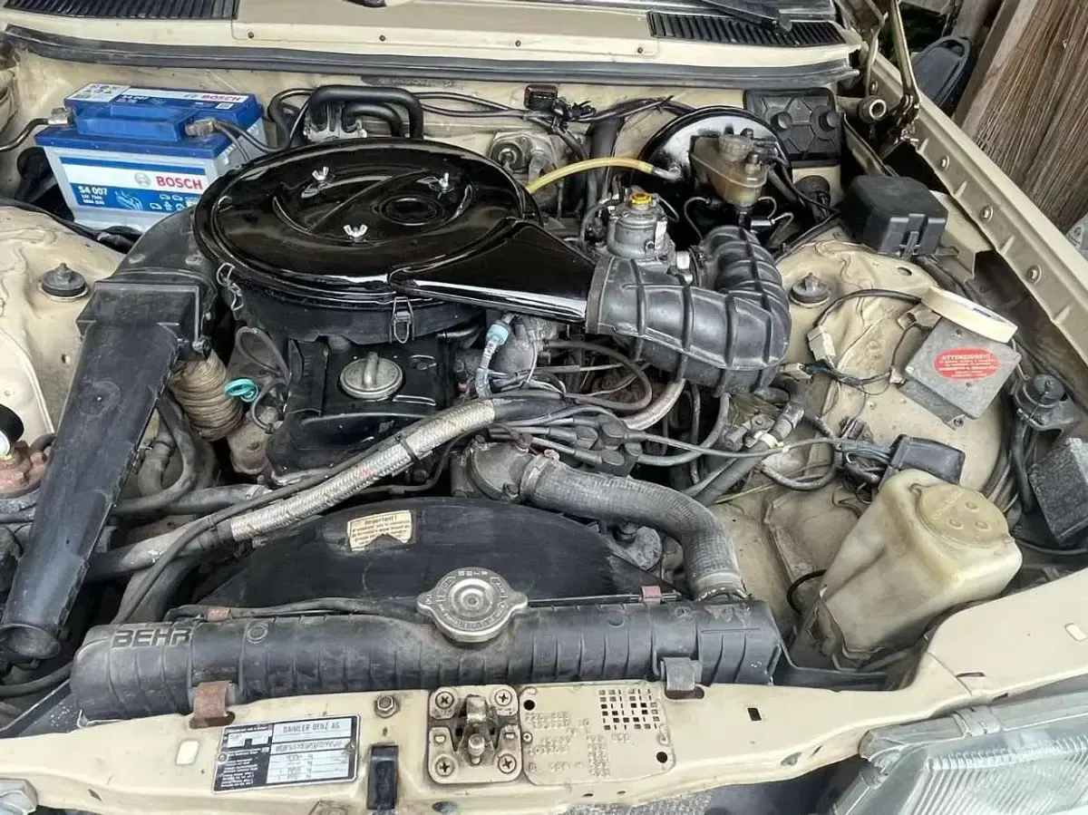 Käytetty Mercedes 200 109 HP (80 kW) 1983 Peessi Sedan