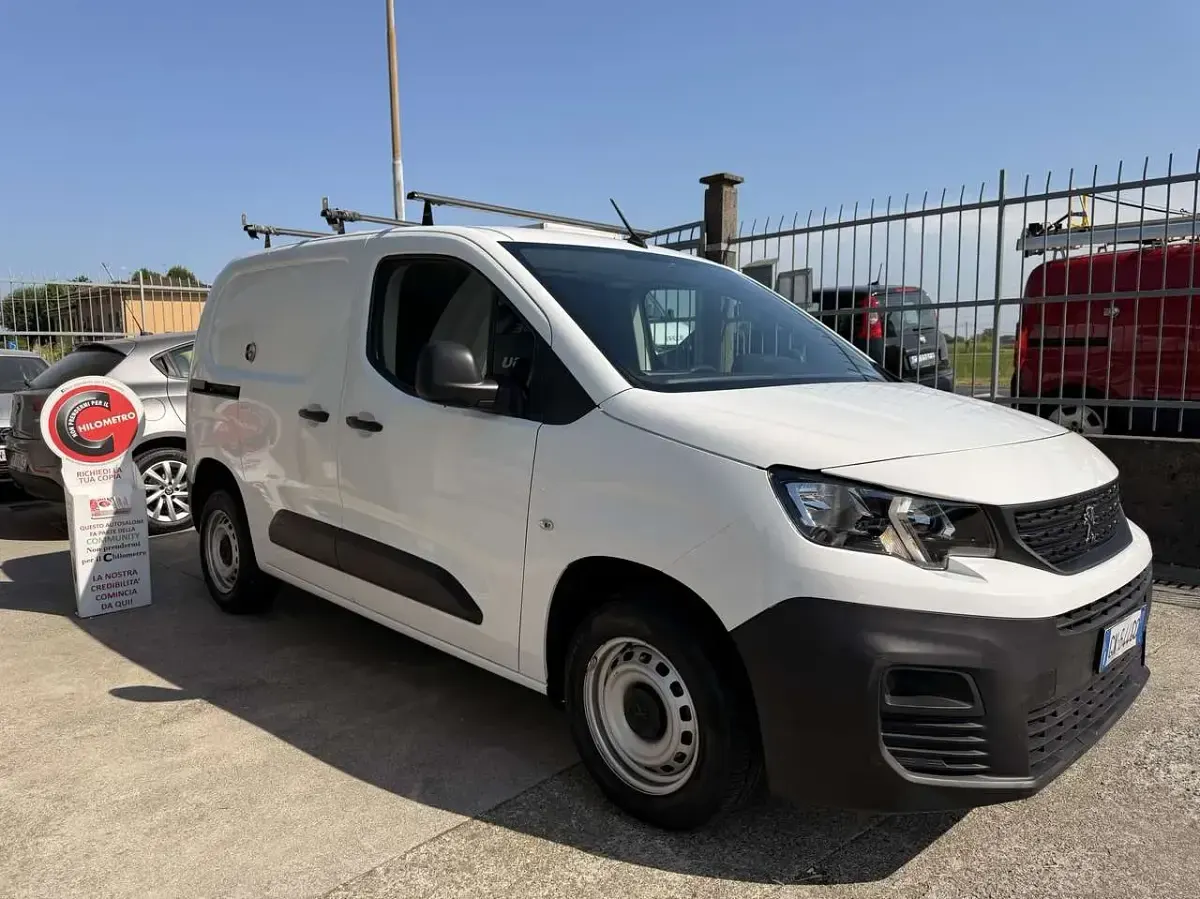 Usata Peugeot Partner Premium 101 CV (74 kW) 2022 Bianco Monovolume