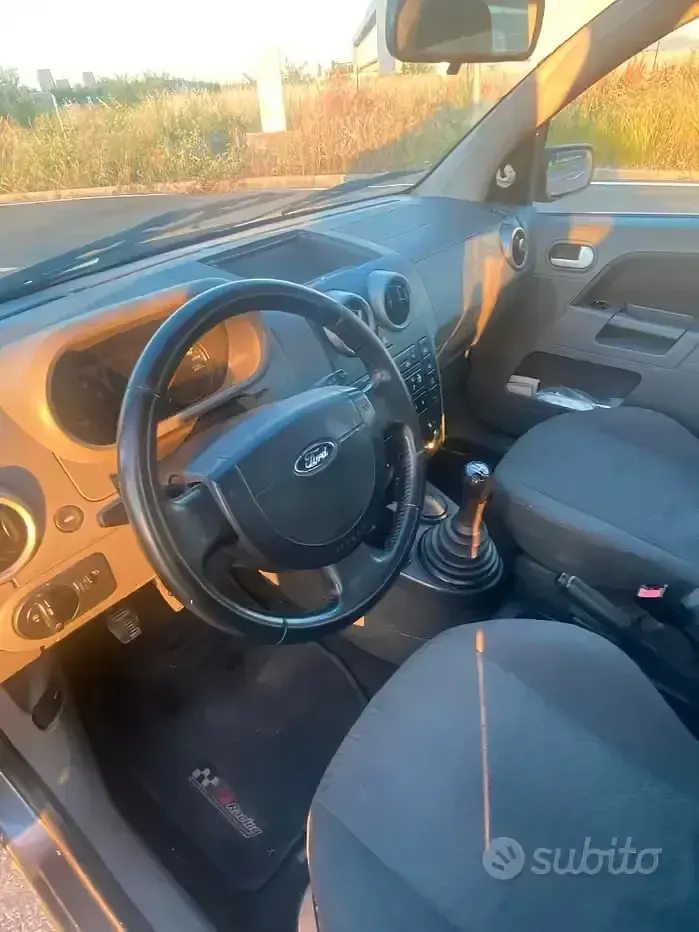 Usata Ford Fusion 68 CV (50 kW) 2004 Utilitaria