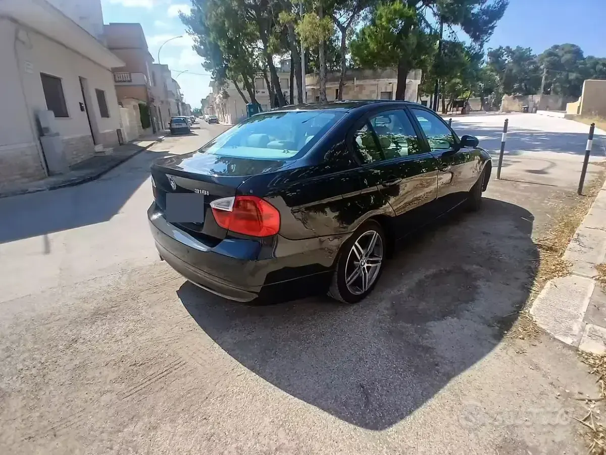 Usata BMW 318 143 CV (105 kW) 2007 Nero Berlina