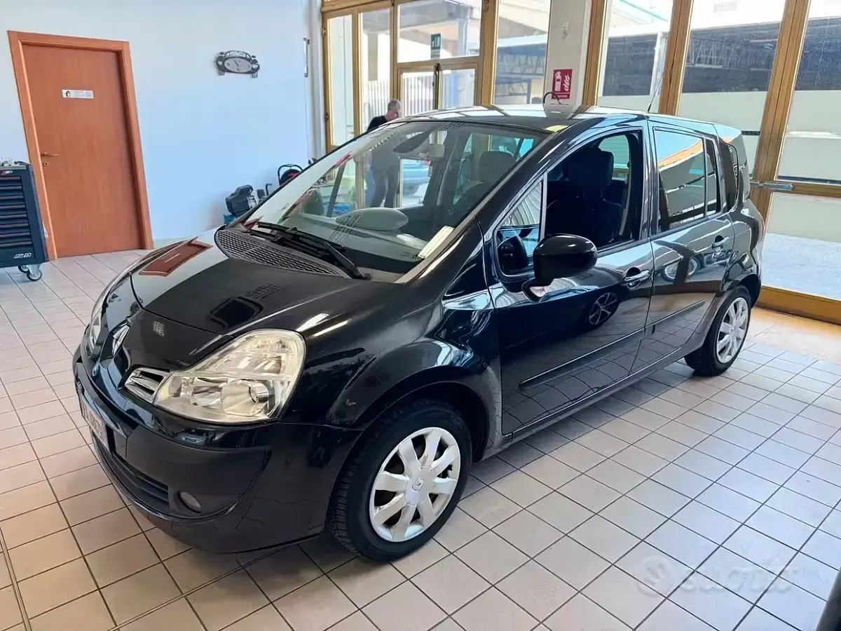 Usata Renault Modus 90 CV (66 kW) 2011 Nero Monovolume