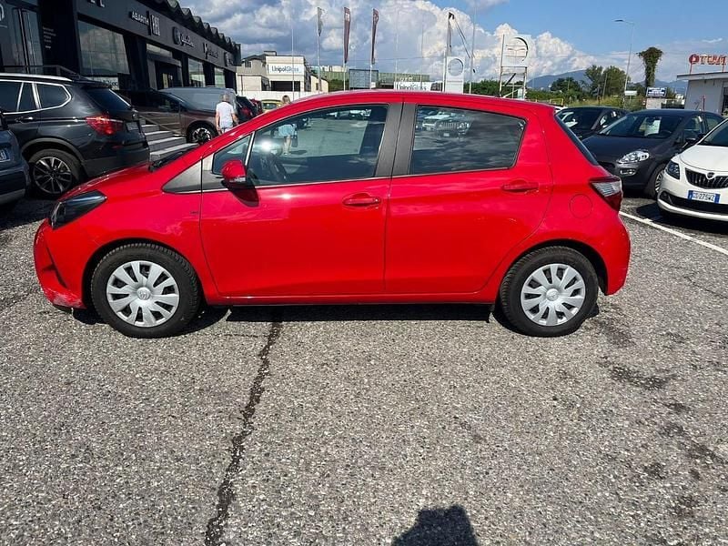 Usata Toyota Yaris Active 72 CV (52 kW) 2019 Rosso Utilitaria
