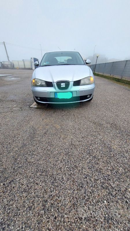 Grigio Usata 2006 Seat Ibiza Due volumi | 1200 € (Buon prezzo) - Immagine 1/4