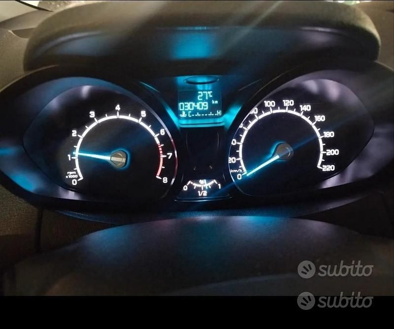 Usado Ford Ecosport Titanium 125 CV (91 kW) 2015 Gris SUV