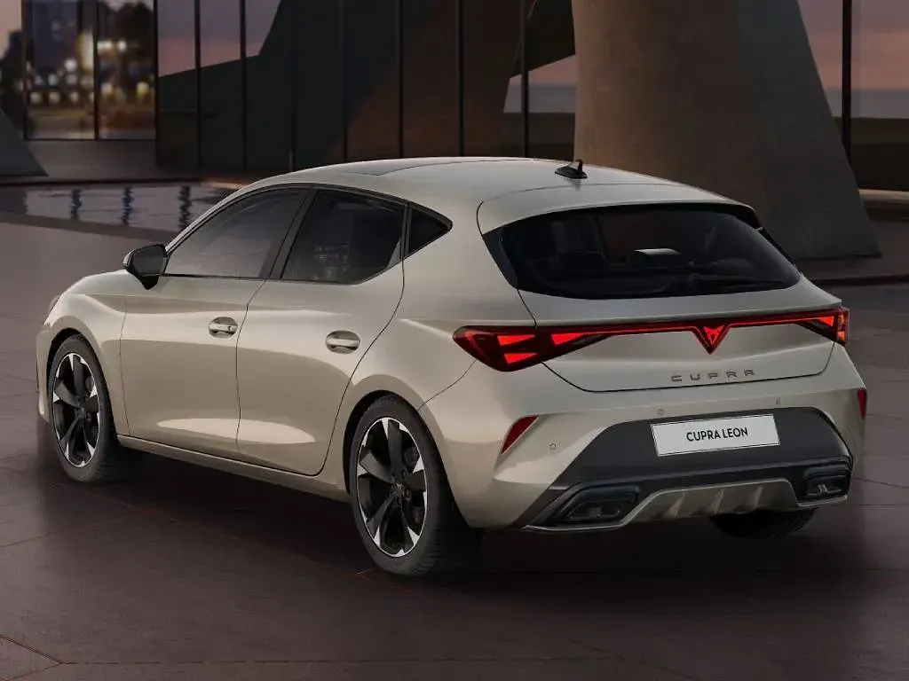 Nuova Cupra Leon 150 CV (110 kW) 2026 Taiga grey Berlina