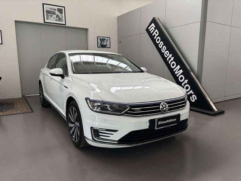 Usata VW Passat GTE 156 CV (114 kW) 2017 Bianco Berlina