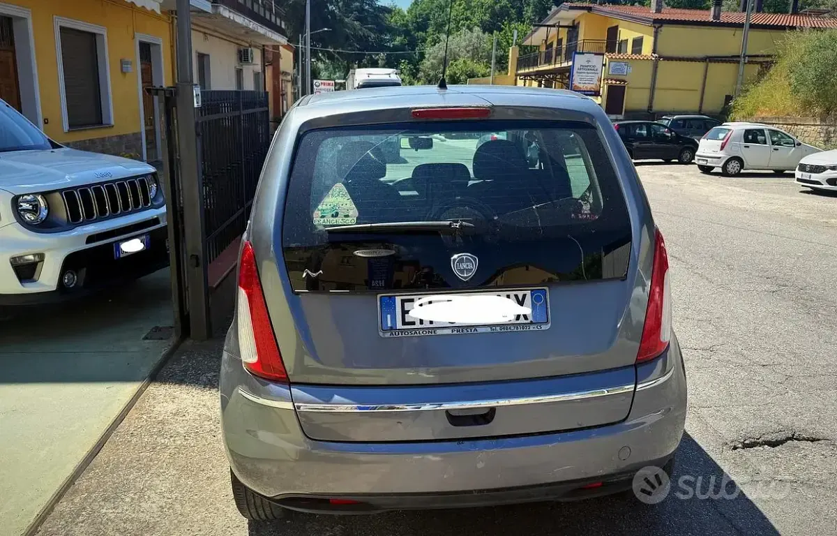 Usata Lancia Musa Gold 95 CV (69 kW) 2011 Grigio Monovolume