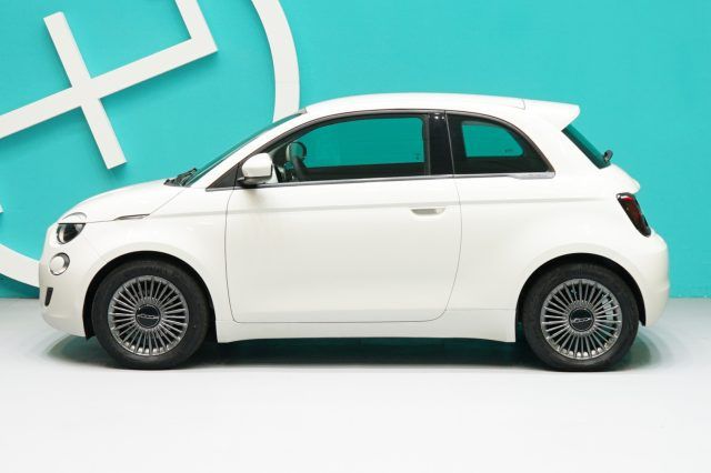 Używany Fiat 500e Icon 86 kW (118 KM) 2022 Biały Sedan/Limuzyna