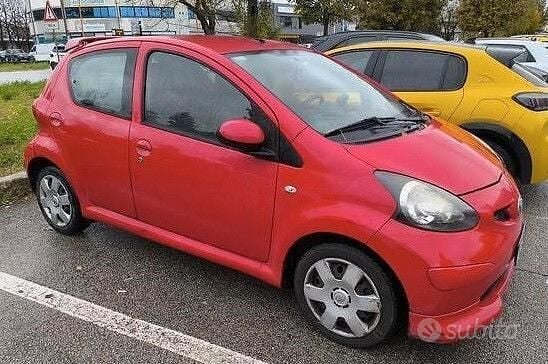 Usata Toyota Aygo Sol 68 CV (50 kW) 2007 Rosso Utilitaria