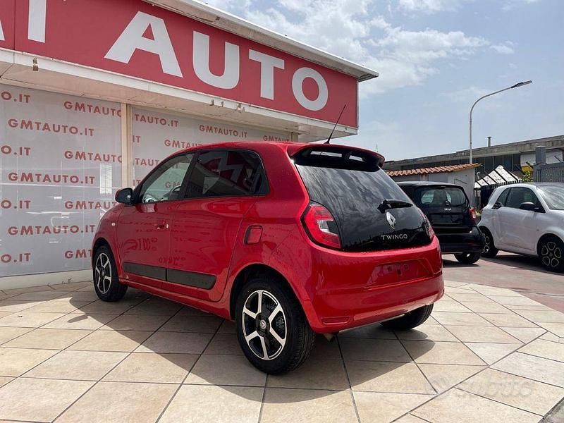 Usata Renault Twingo LIMITED 69 CV (50 kW) 2021 Rosso Utilitaria