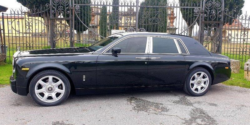 Usato 2006 Rolls Royce Phantom 6.7 Benzin 460 CV (137.000 €)