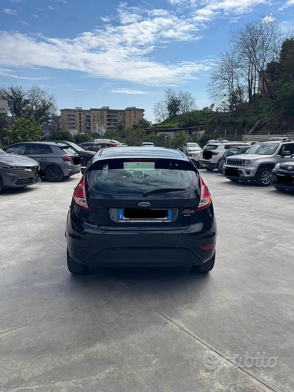 Usata Ford Fiesta 75 CV (55 kW) 2015 Nero Utilitaria