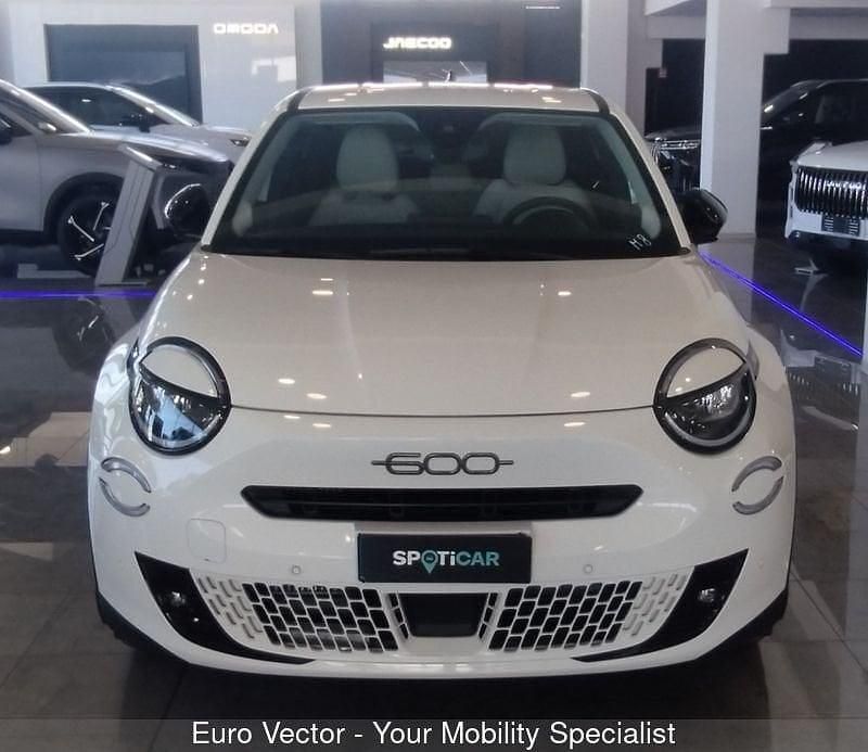 Usata Fiat 600 La Prima 101 CV (74 kW) 2025 Bianco SUV