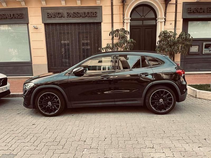 Usata Mercedes GLA200 Premium 150 CV (110 kW) 2022 Nero SUV