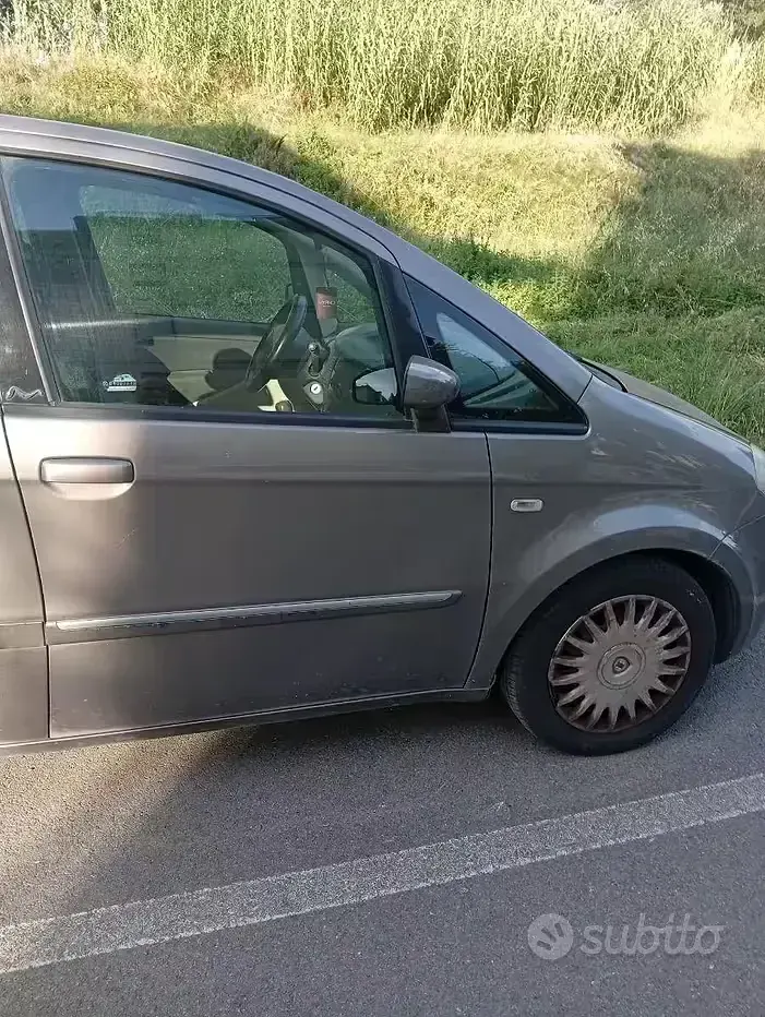Usata Lancia Musa 69 CV (50 kW) 2007 Grigio Monovolume