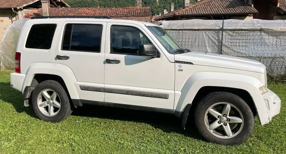 Usata Jeep Cherokee Limited 200 CV (147 kW) 2011 Bianco SUV
