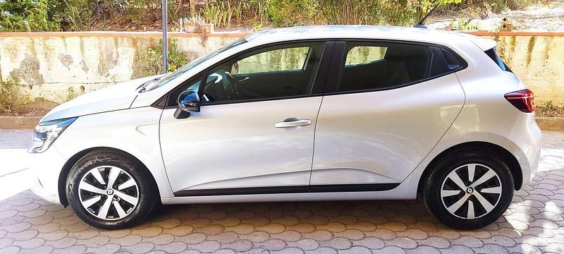 Usata Renault Clio V Techno 91 CV (66 kW) 2023 Argento Berlina