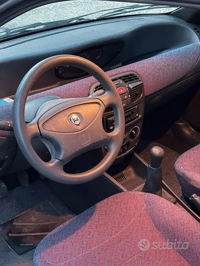 Usata Lancia Ypsilon 60 CV (44 kW) 1998 Utilitaria