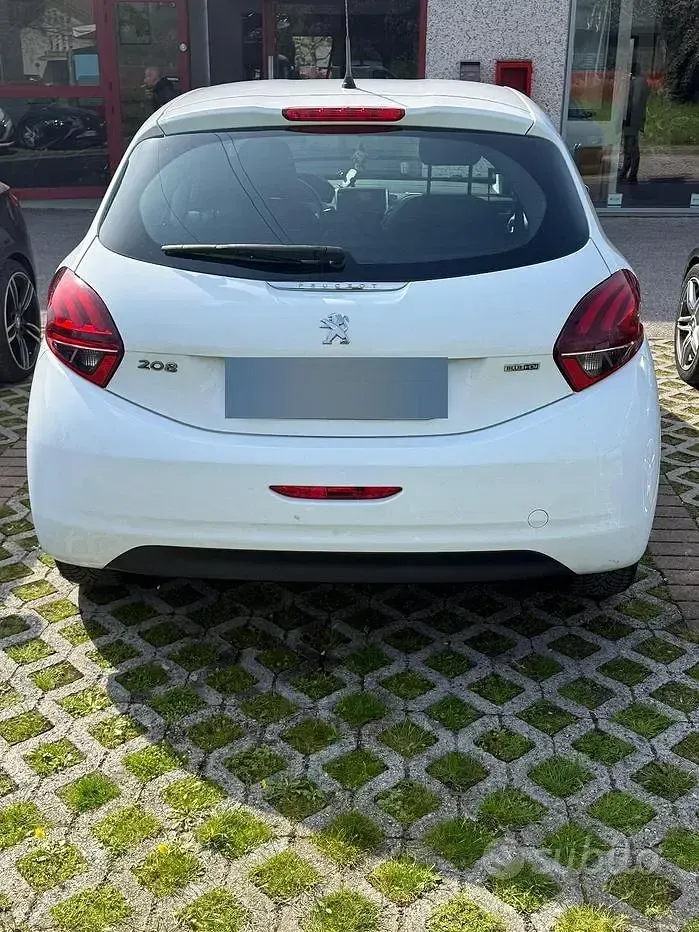 Usata Peugeot 208 Allure 99 CV (72 kW) 2016 Bianco Utilitaria
