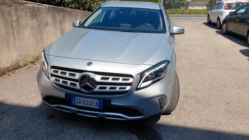 Usata Mercedes GLA180 Business 122 CV (89 kW) 2020 Grigio SUV