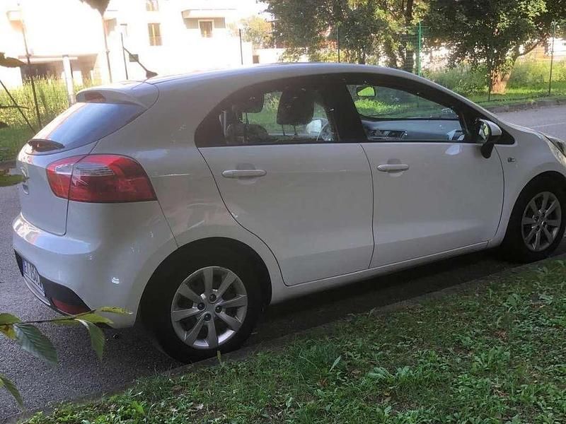 Usata Kia Rio Active 86 CV (63 kW) 2013 Bianco Berlina