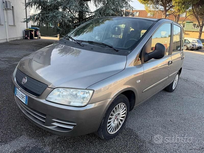Usata Fiat Multipla Emotion 103 CV (75 kW) 2010 Grigio Monovolume