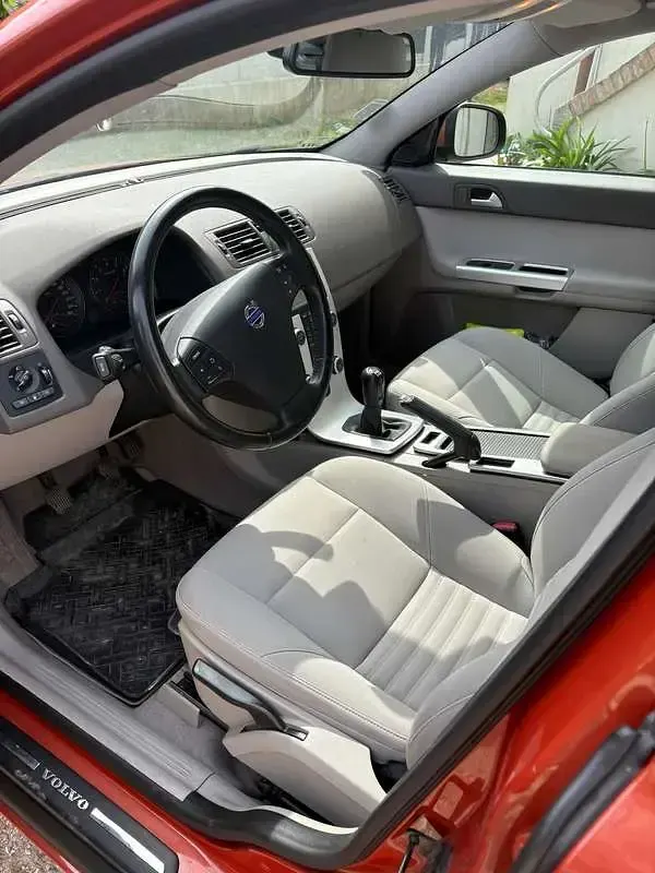 Usata Volvo S40 Momentum 145 CV (106 kW) 2011 Rosso Berlina