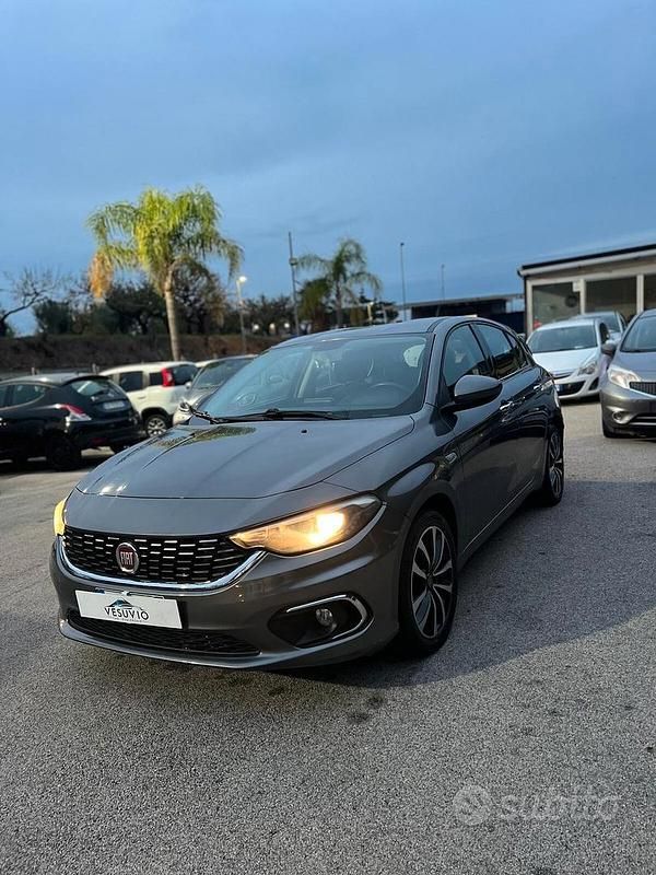 Usata Fiat Tipo Lounge 120 CV (88 kW) 2016 Grigio Berlina