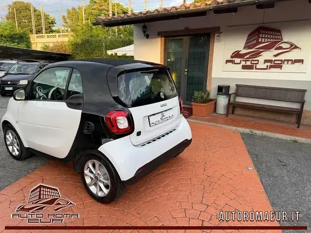 Usata Smart ForTwo Electric Drive 41 kW (56 CV) 2019 Bianco Utilitaria