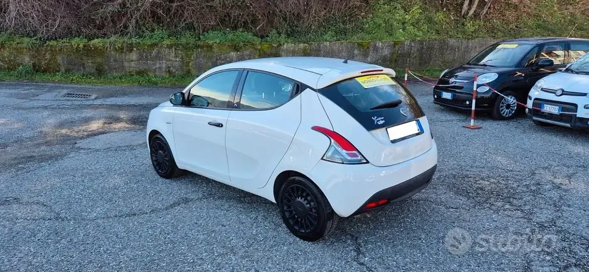 Usata Lancia Ypsilon Gold 69 CV (50 kW) 2018 Bianco Utilitaria