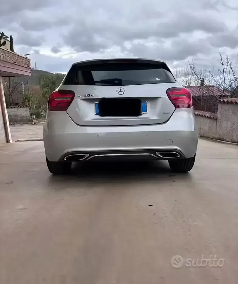 Usata Mercedes A180 Premium 136 CV (100 kW) 2018 Grigio Berlina