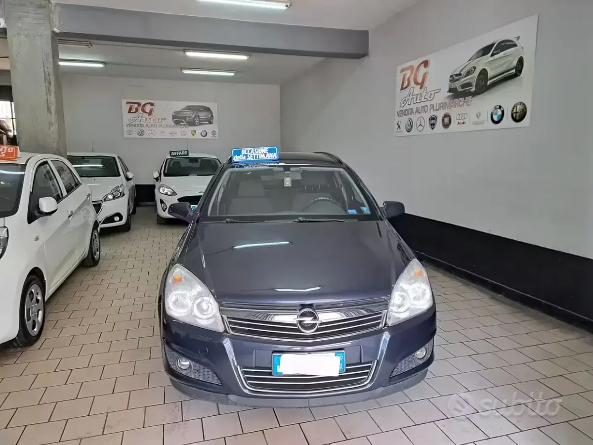 Usata Opel Astra 101 CV (74 kW) 2008 Bluazzurro Station wagon