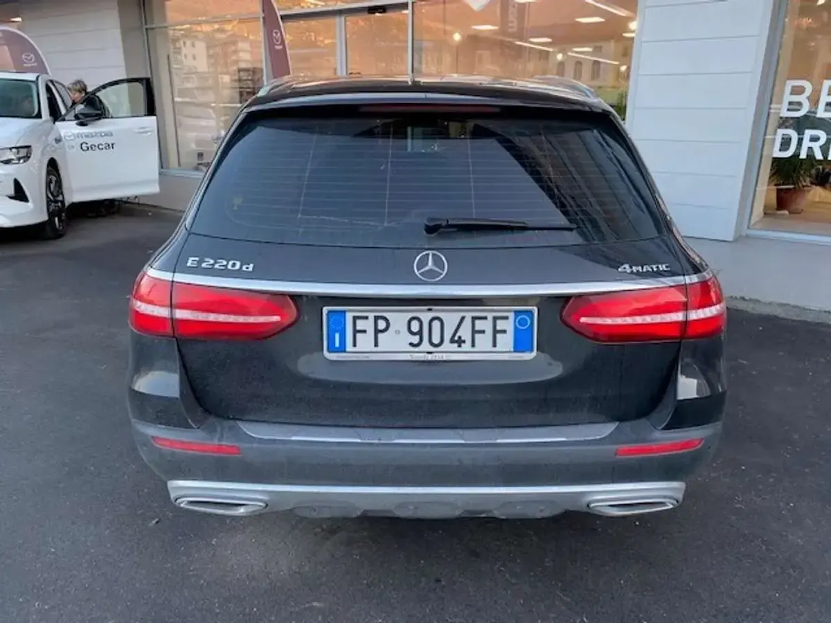 Usata Mercedes E220 All-Terrain Premium 194 CV (142 kW) 2018 Nero Station wagon