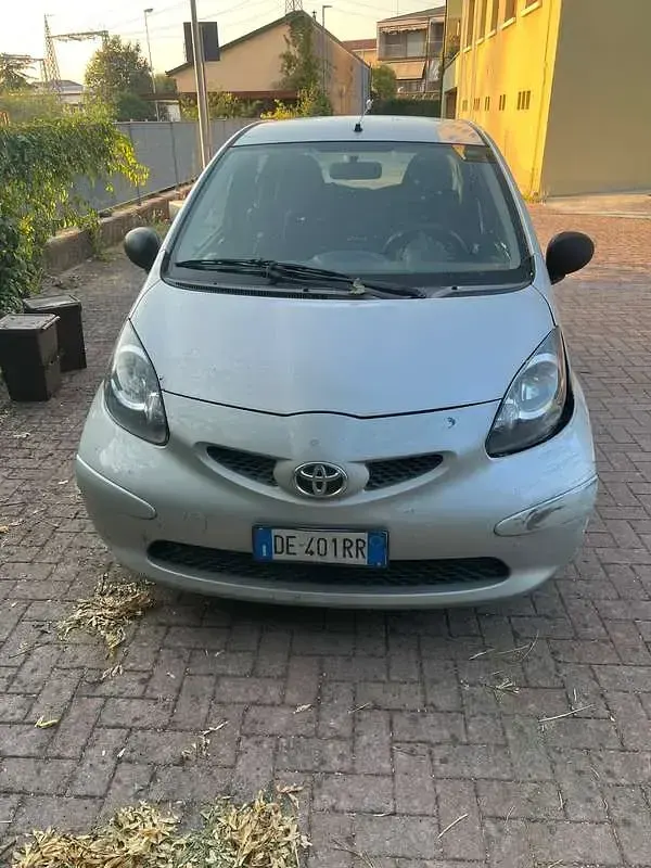 Usata Toyota Aygo 68 CV (50 kW) 2006 Grigio Utilitaria