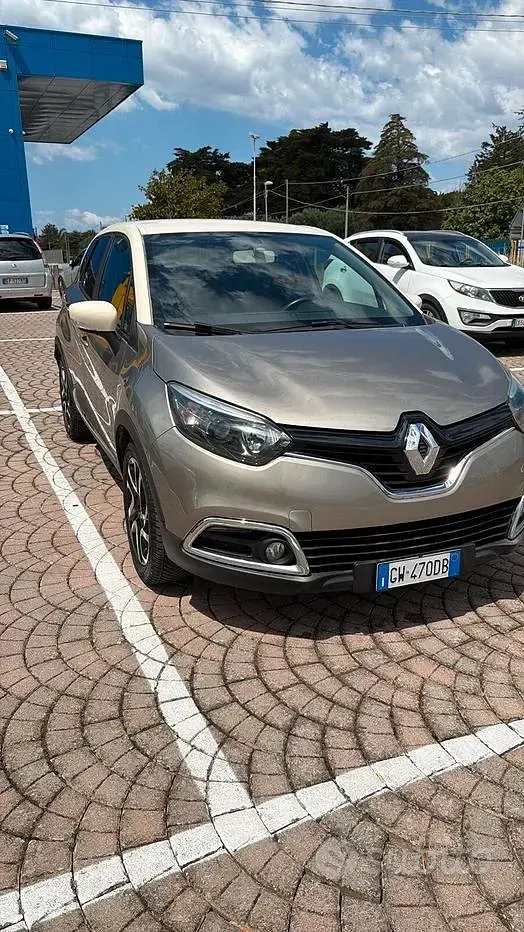 Usata Renault Captur 90 CV (66 kW) 2014 Beige con tetto bianco SUV
