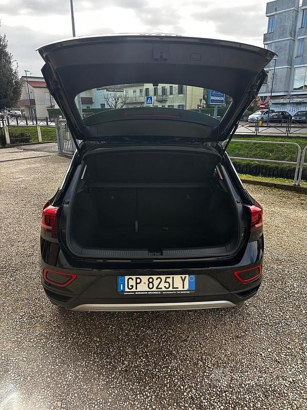 Usata VW T-Roc Life 110 CV (80 kW) 2023 Nero SUV