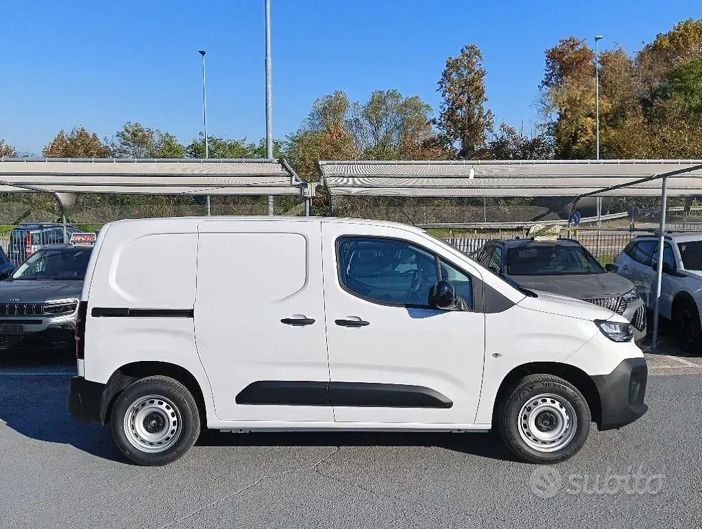 Nuova Citroën Berlingo 102 CV (75 kW) 2026 Bianco pastello Monovolume
