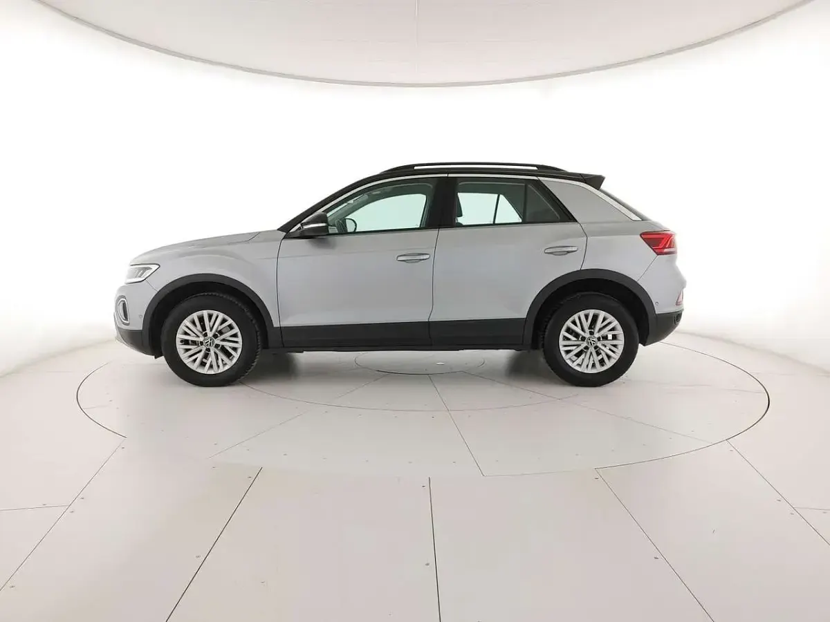 Usata VW T-Roc Life 116 CV (85 kW) 2025 Pyrit silver metallizzato nero SUV