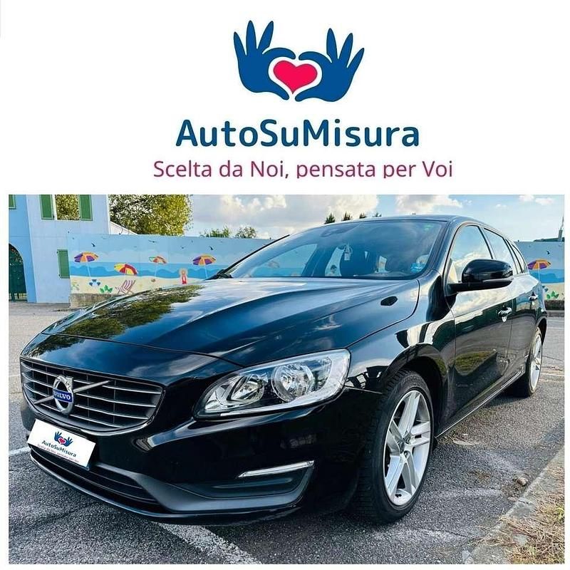 Usata Volvo V60 R-Design Momentum 136 CV (100 kW) 2014 Nero Station wagon