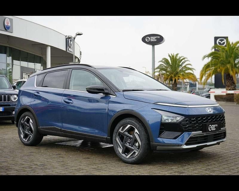 Usata Hyundai Bayon 101 CV (74 kW) 2024 Vibrant blue pearl + black roo SUV