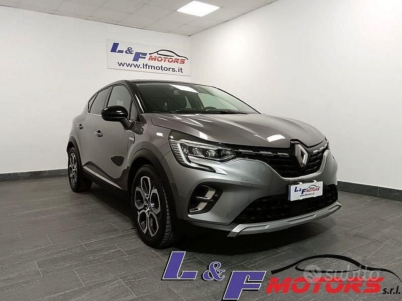 Usata Renault Captur Techno 101 CV (74 kW) 2023 Grigio SUV