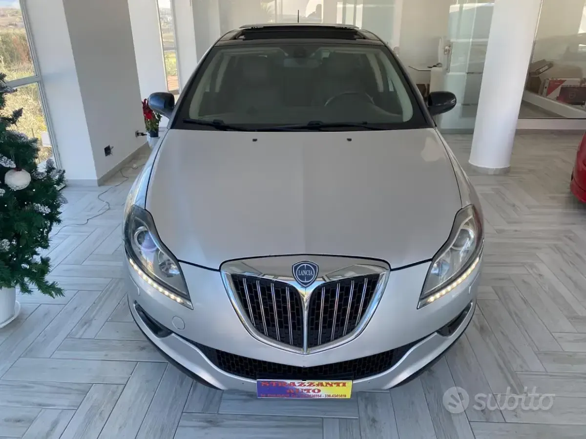Usata Lancia Delta 190 CV (139 kW) 2011 Grigio Utilitaria