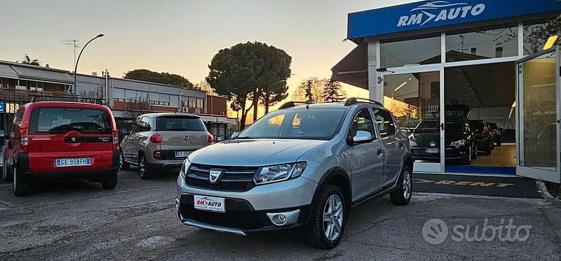 Usata Dacia Sandero Lauréate 90 CV (66 kW) 2016 Grigio Berlina