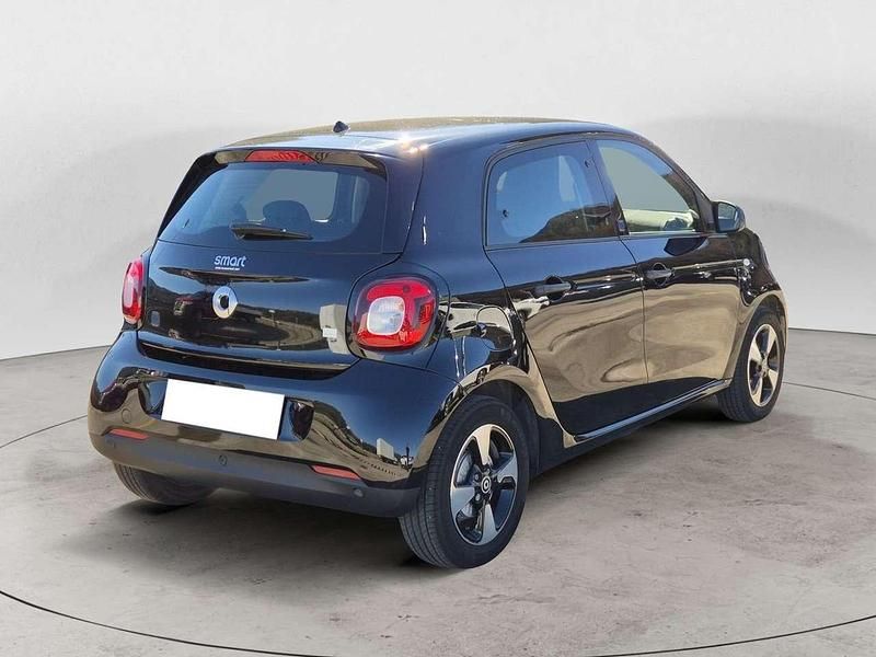 Usata Smart ForFour Electric Drive Passion 60 kW (82 CV) 2022 Nero Utilitaria